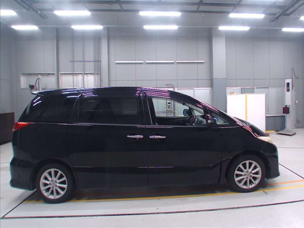 2011 Toyota Estima ACR50W[2]