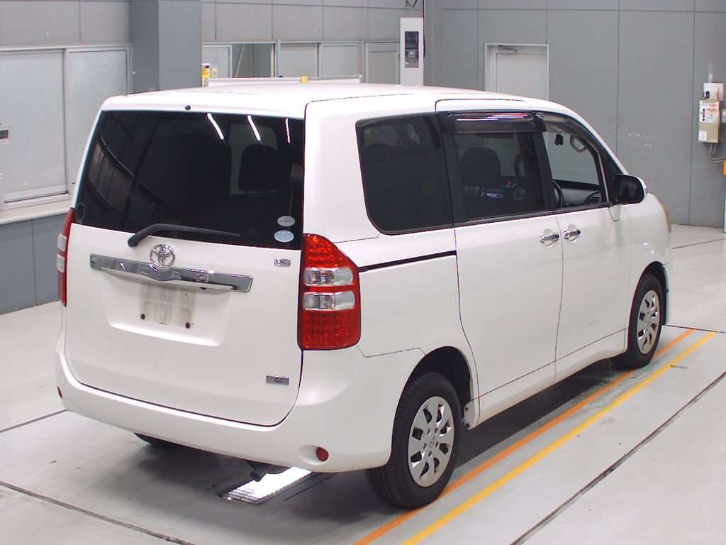 2012 Toyota Noah ZRR75G[1]