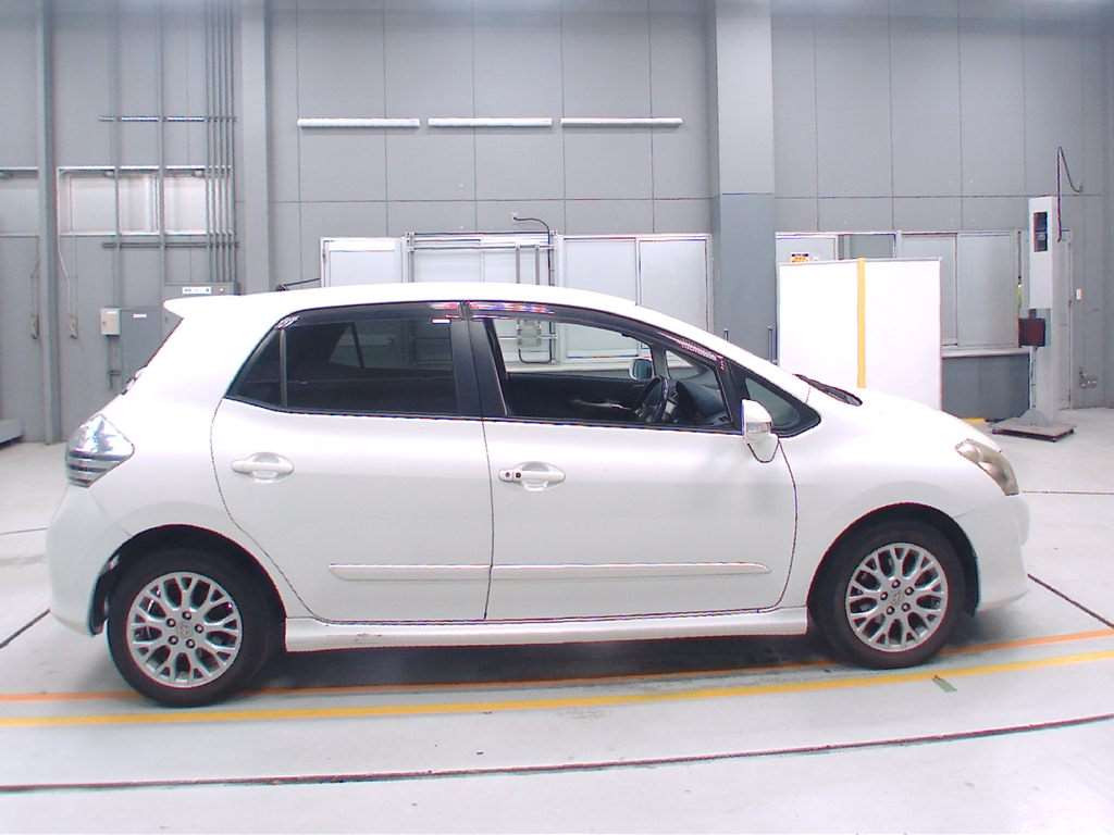 2009 Toyota Blade AZE154H[2]