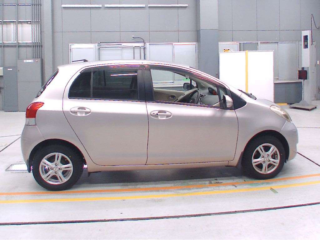 2009 Toyota Vitz KSP90[2]