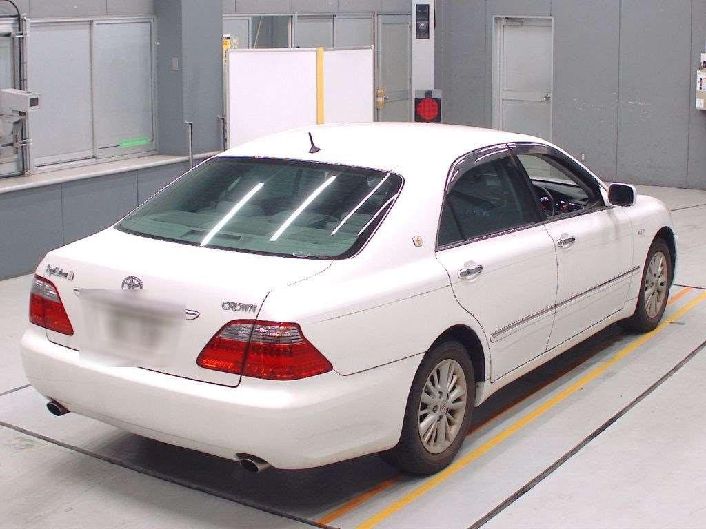 2005 Toyota Crown GRS182[1]