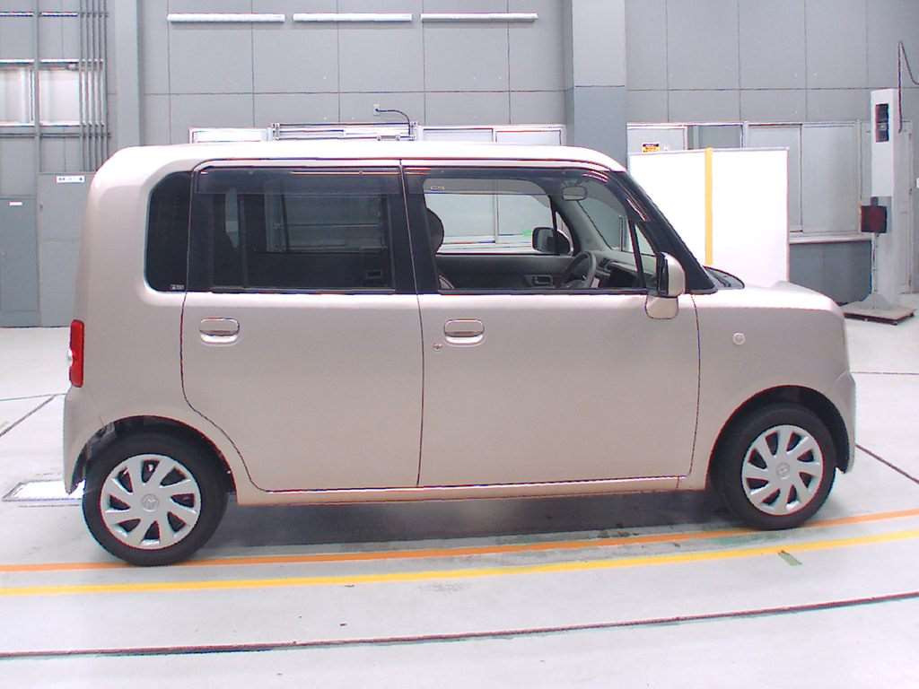 2012 Toyota Pixis Space L575A[2]