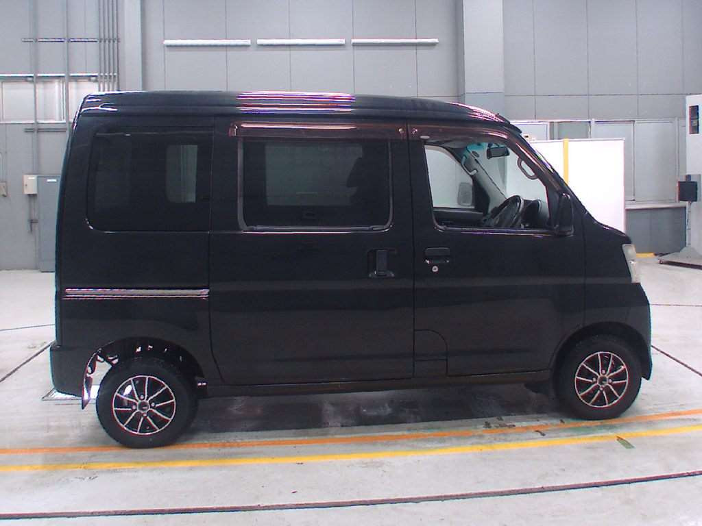 2012 Daihatsu Hijet Cargo S331V[2]