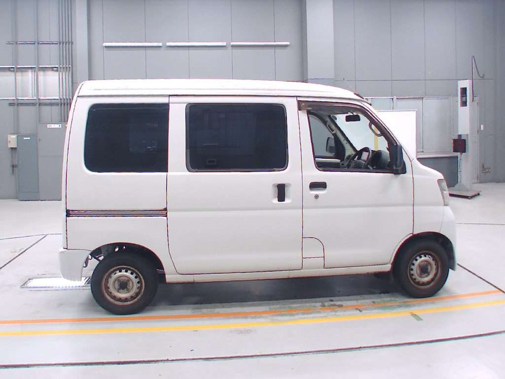 2016 Daihatsu Hijet Cargo S321V[2]