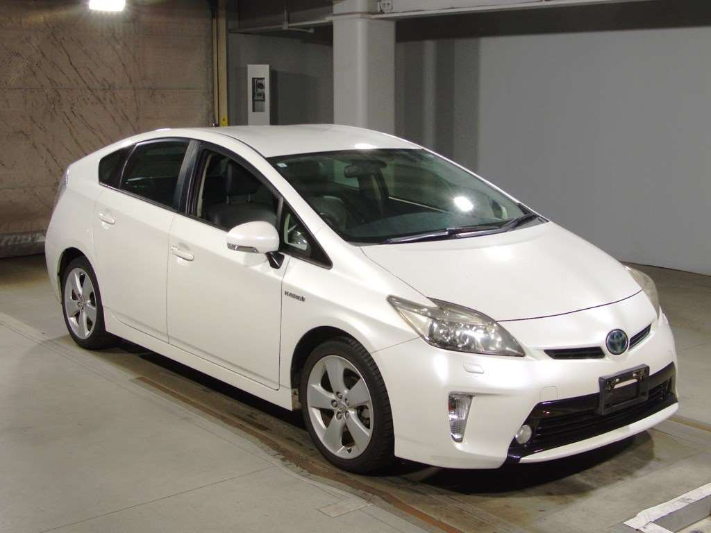 2013 Toyota Prius ZVW30[2]