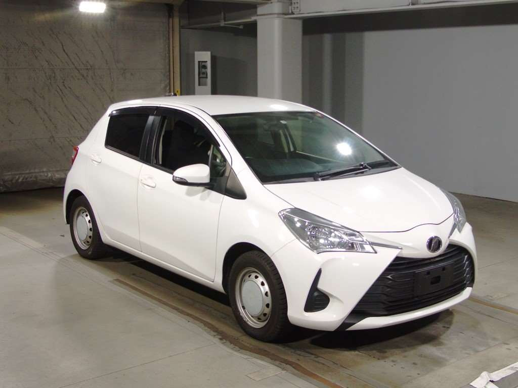 2017 Toyota Vitz KSP130[2]