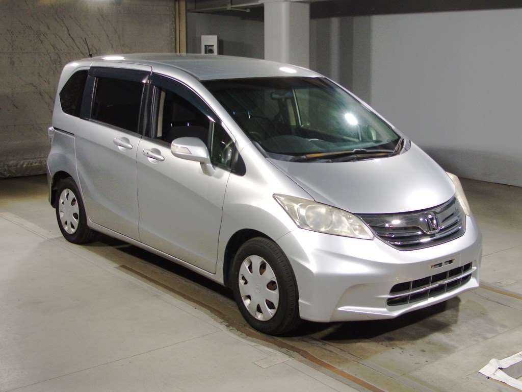 2013 Honda Freed GB3[2]