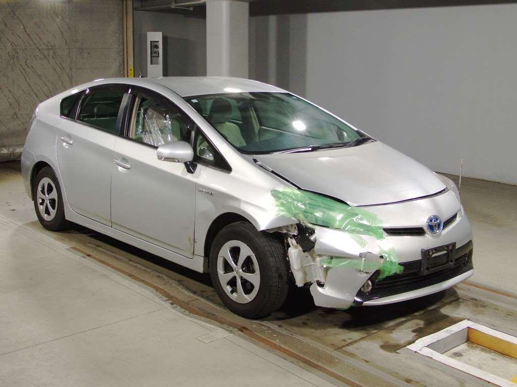 2013 Toyota Prius ZVW30[2]