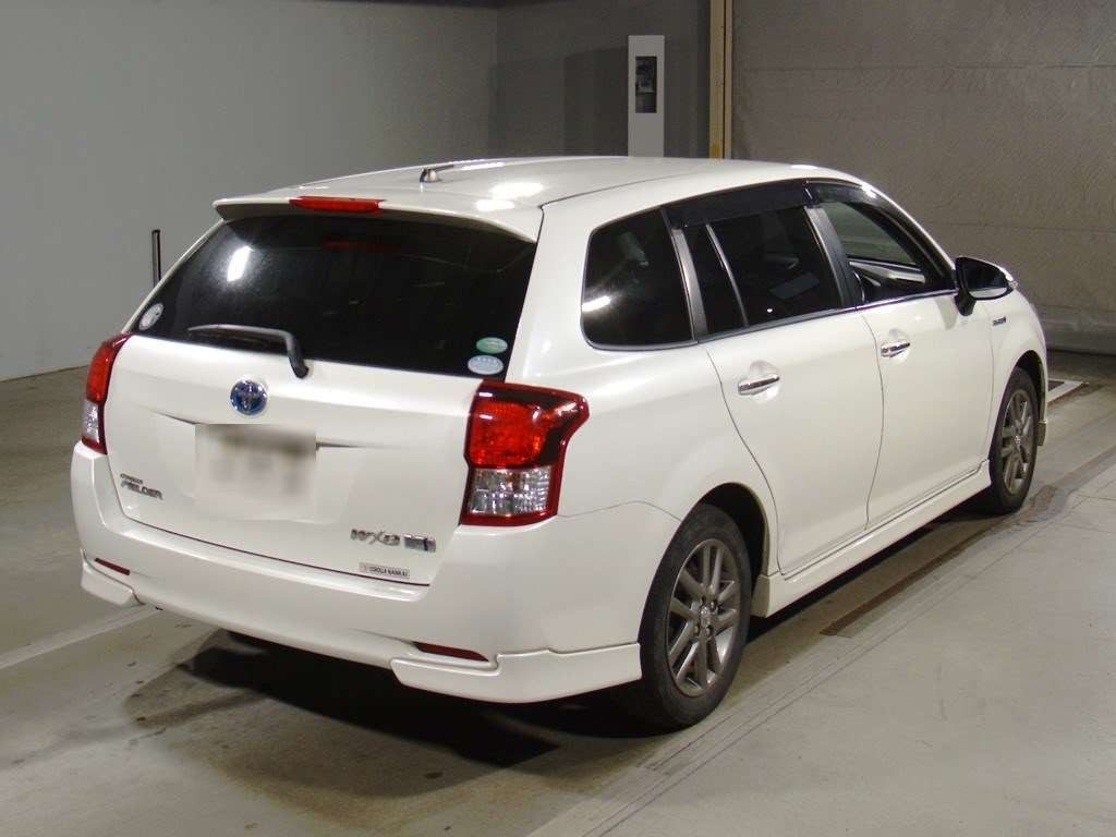 2015 Toyota Corolla Fielder NKE165G[1]