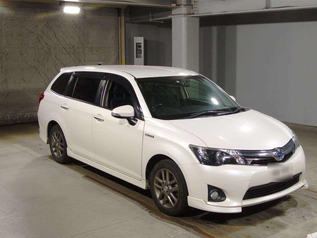 2015 Toyota Corolla Fielder NKE165G[2]