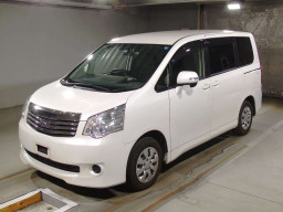 2013 Toyota Noah