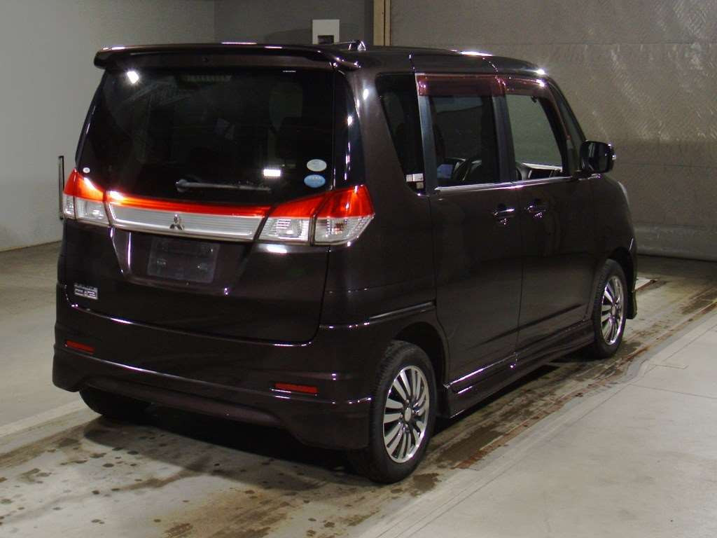 2011 Mitsubishi Delica D2 MB15S[1]