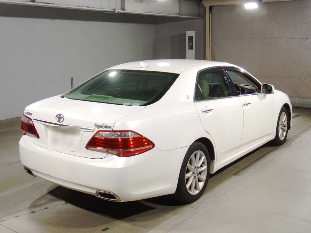 2011 Toyota Crown GRS202[1]