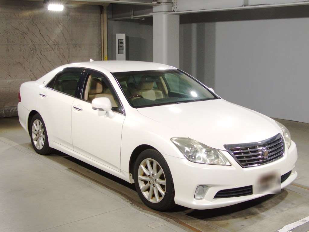 2011 Toyota Crown GRS202[2]