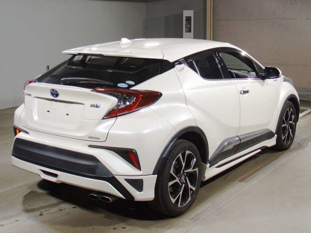 2018 Toyota C-HR ZYX10[1]