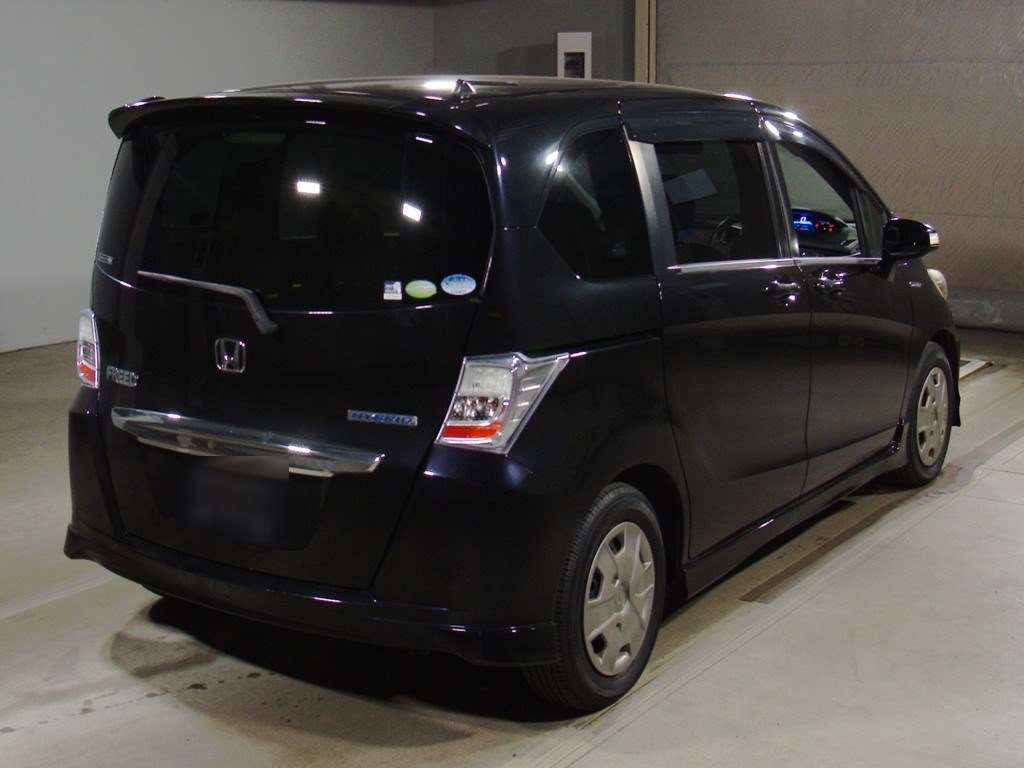 2011 Honda Freed hybrid GP3[1]