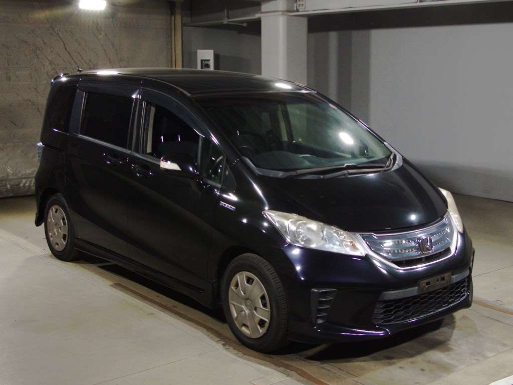 2011 Honda Freed hybrid GP3[2]