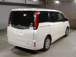 2015 Toyota Noah