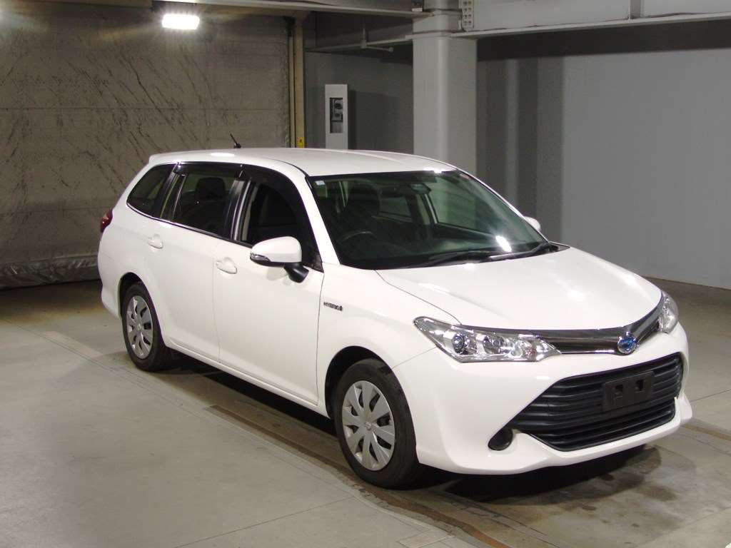 2016 Toyota Corolla Fielder NKE165G[2]