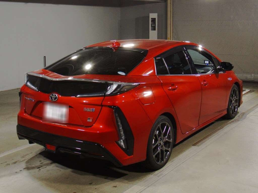 2018 Toyota Prius PHV ZVW52[1]