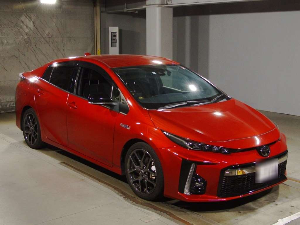 2018 Toyota Prius PHV ZVW52[2]