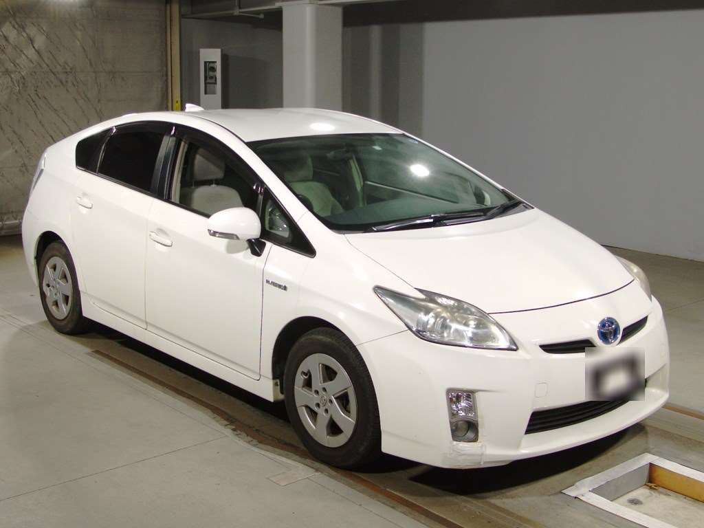 2011 Toyota Prius ZVW30[2]