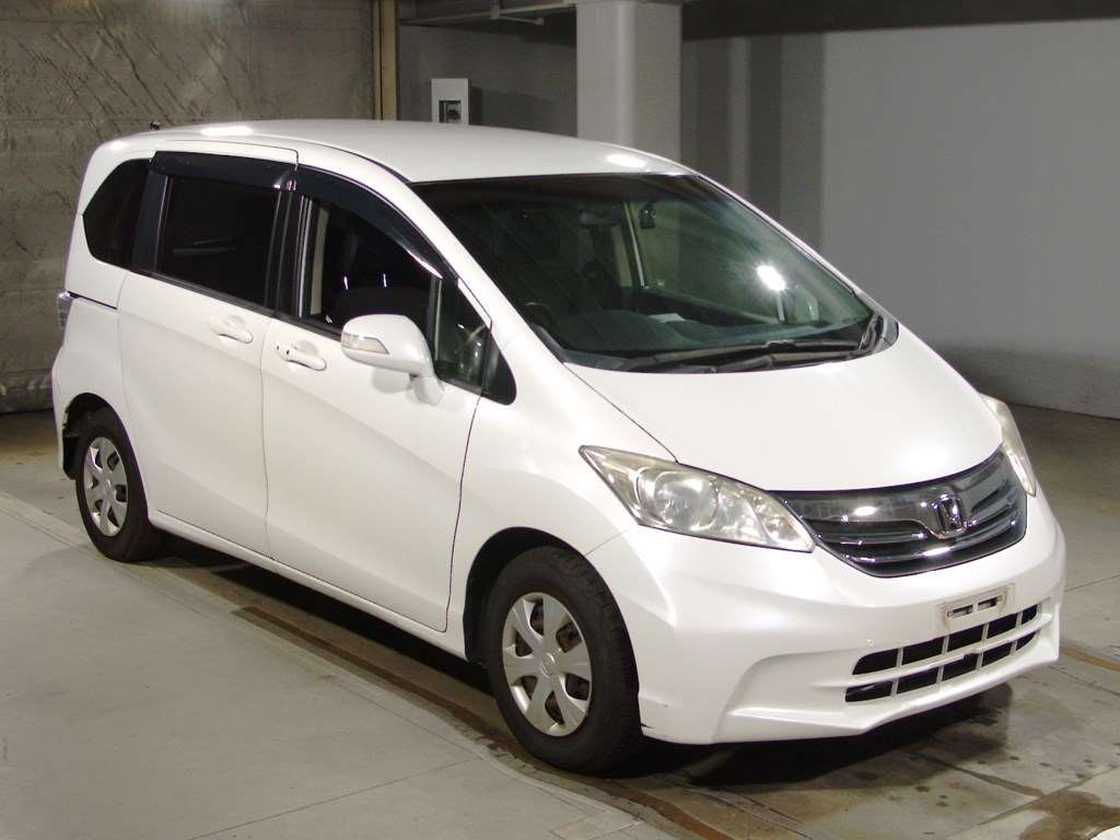 2013 Honda Freed GB3[2]