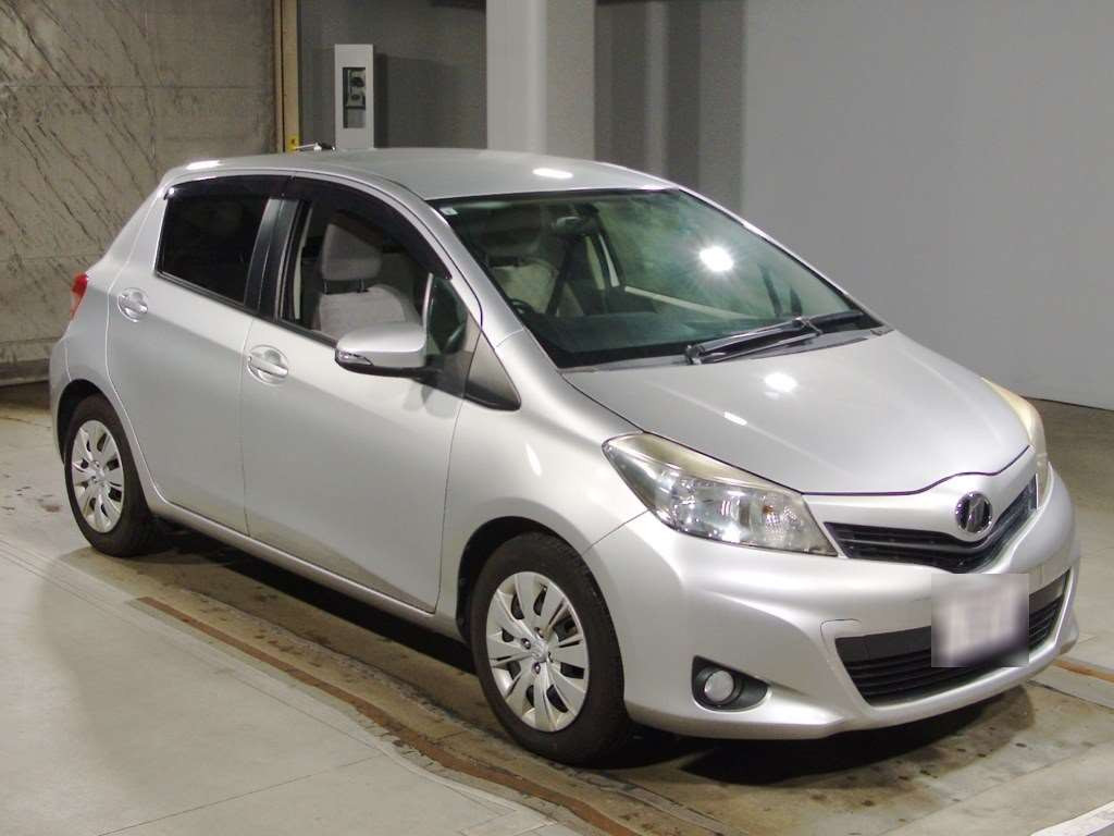 2012 Toyota Vitz NSP130[2]