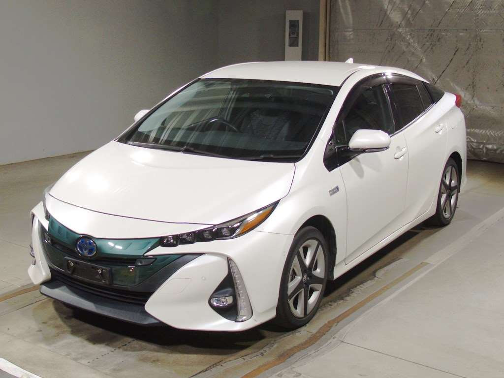 2017 Toyota Prius PHV ZVW52[0]