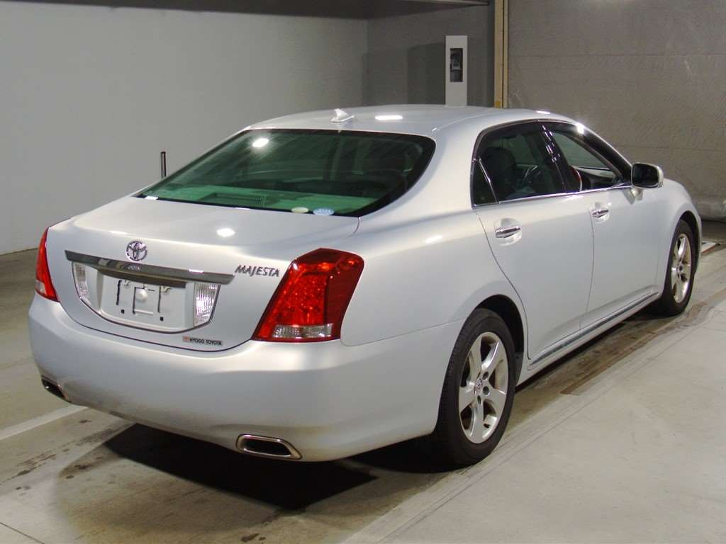 2011 Toyota Crown Majesta URS206[1]