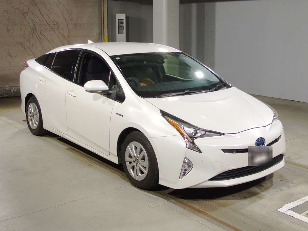 2016 Toyota Prius ZVW50[2]