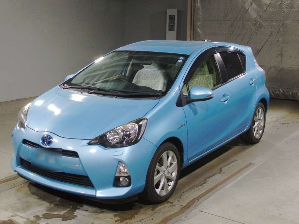 2013 Toyota Aqua NHP10[0]