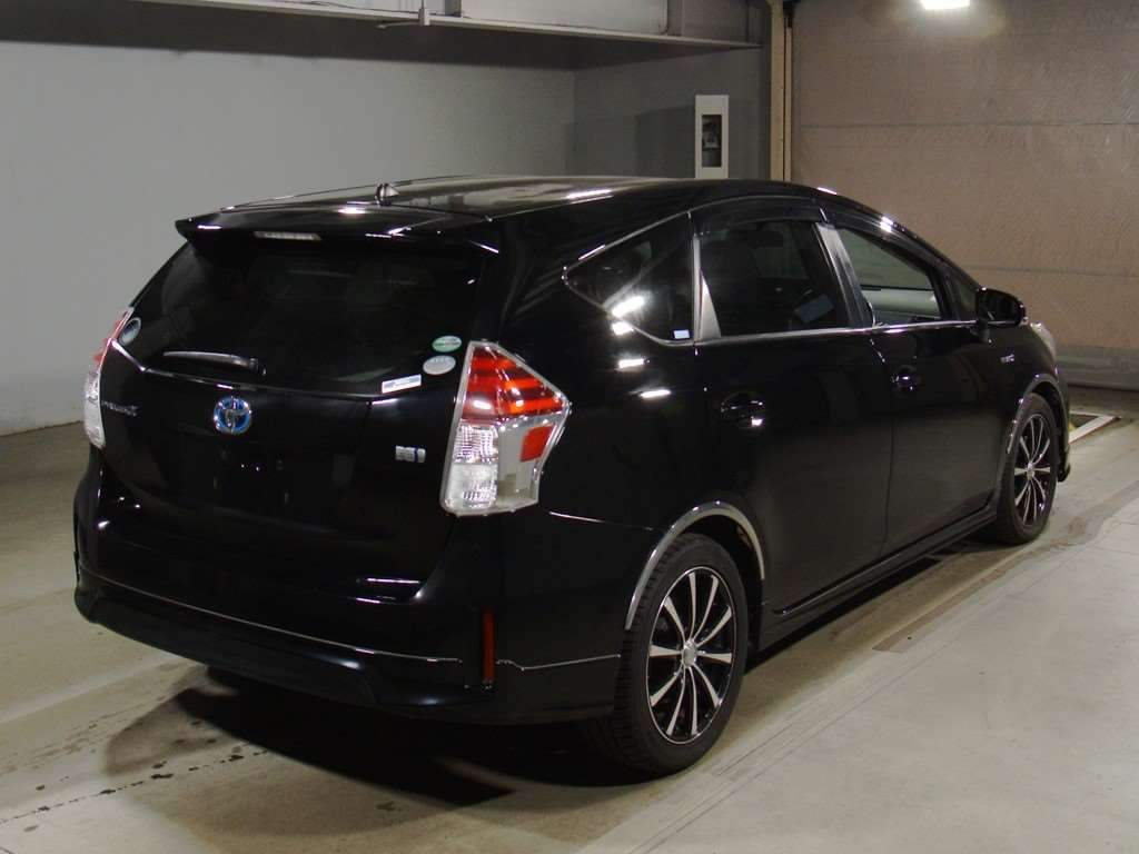 2015 Toyota Prius alpha ZVW41W[1]