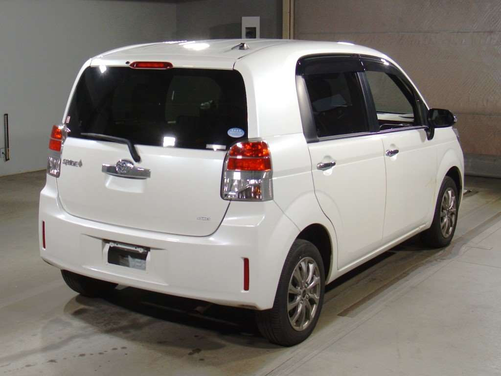 2017 Toyota Spade NCP145[1]