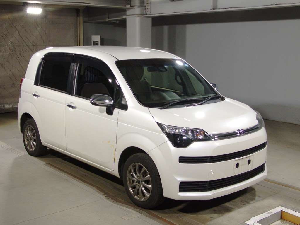 2017 Toyota Spade NCP145[2]