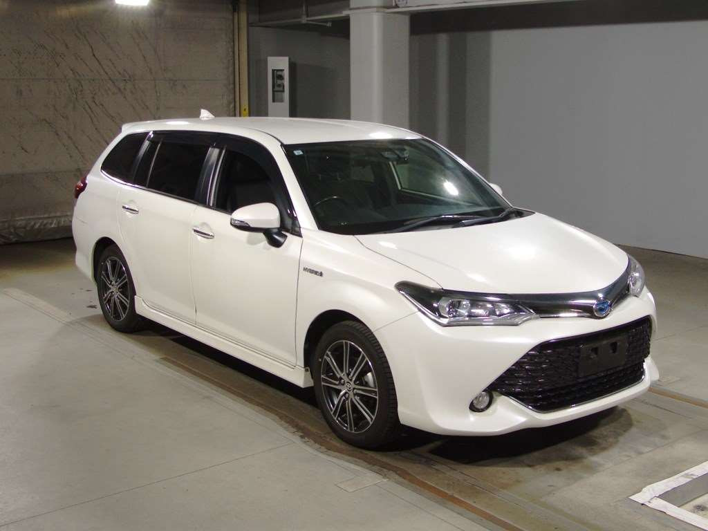 2015 Toyota Corolla Fielder NKE165G[2]