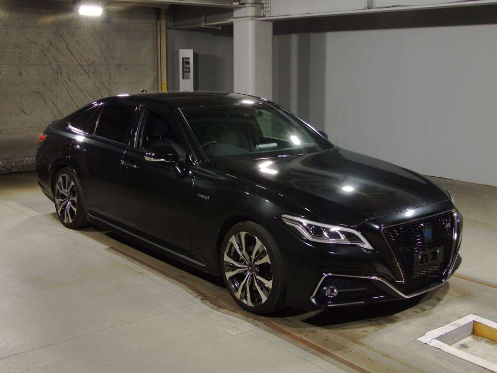 2019 Toyota Crown Hybrid AZSH20[2]