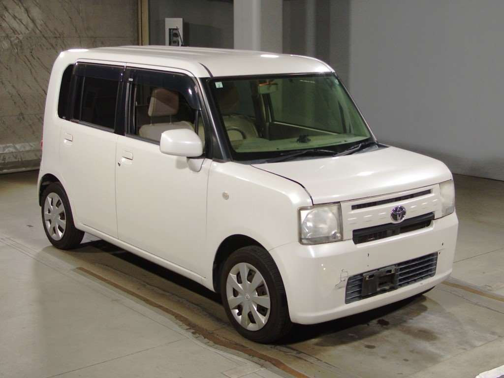 2015 Toyota Pixis Space L575A[2]