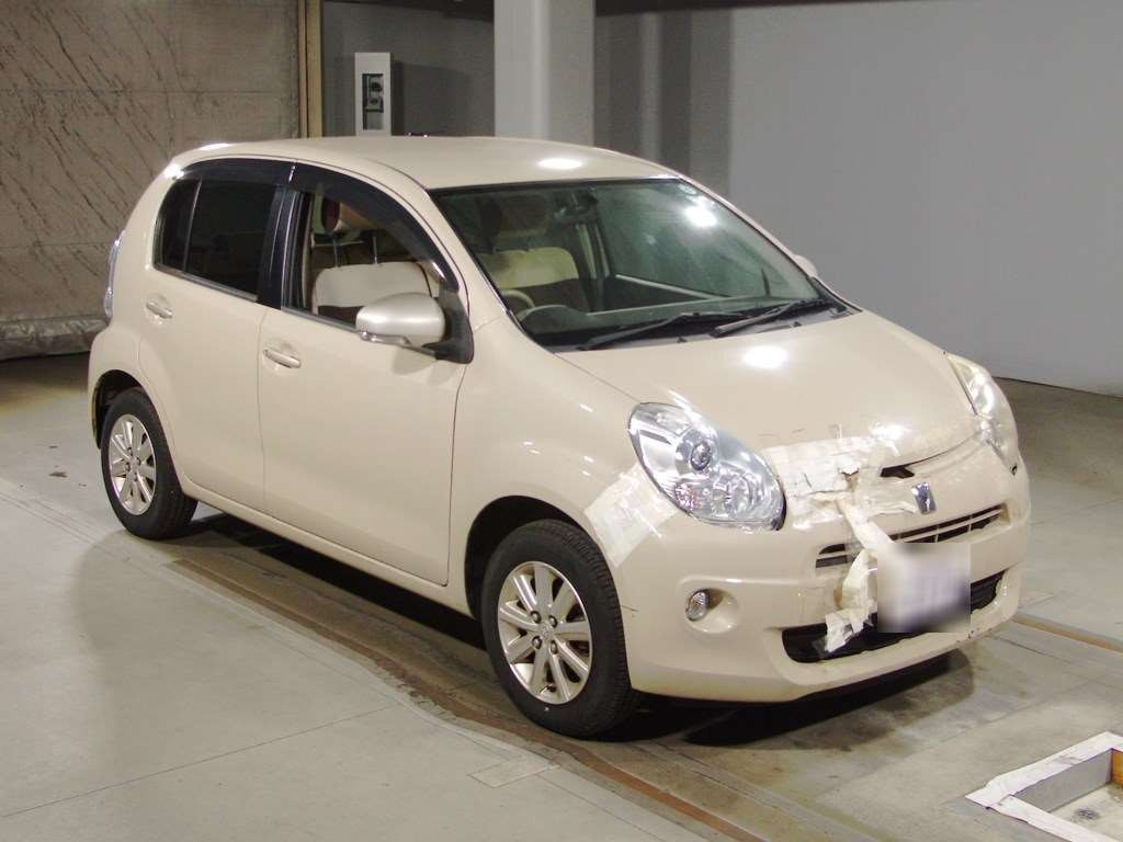 2010 Toyota Passo KGC30[2]