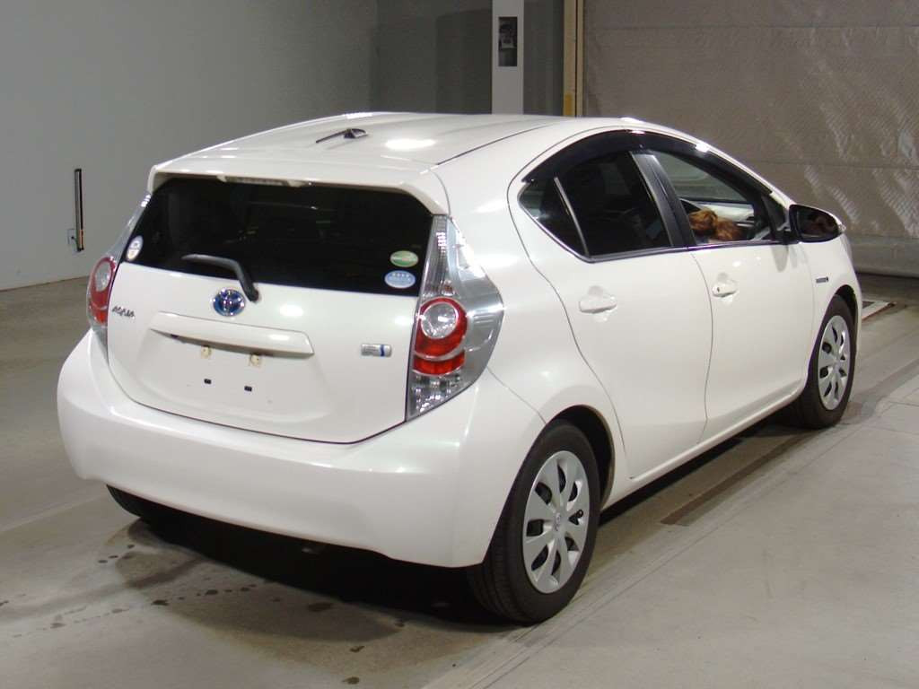 2012 Toyota Aqua NHP10[1]