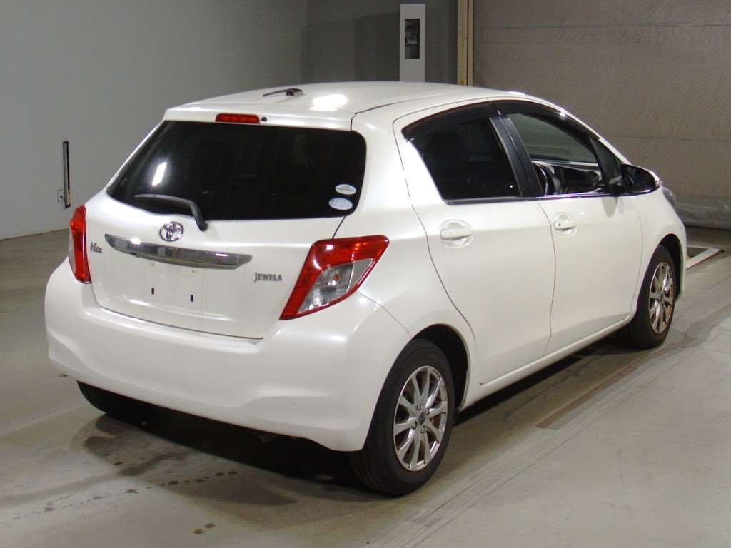 2011 Toyota Vitz NSP130[1]