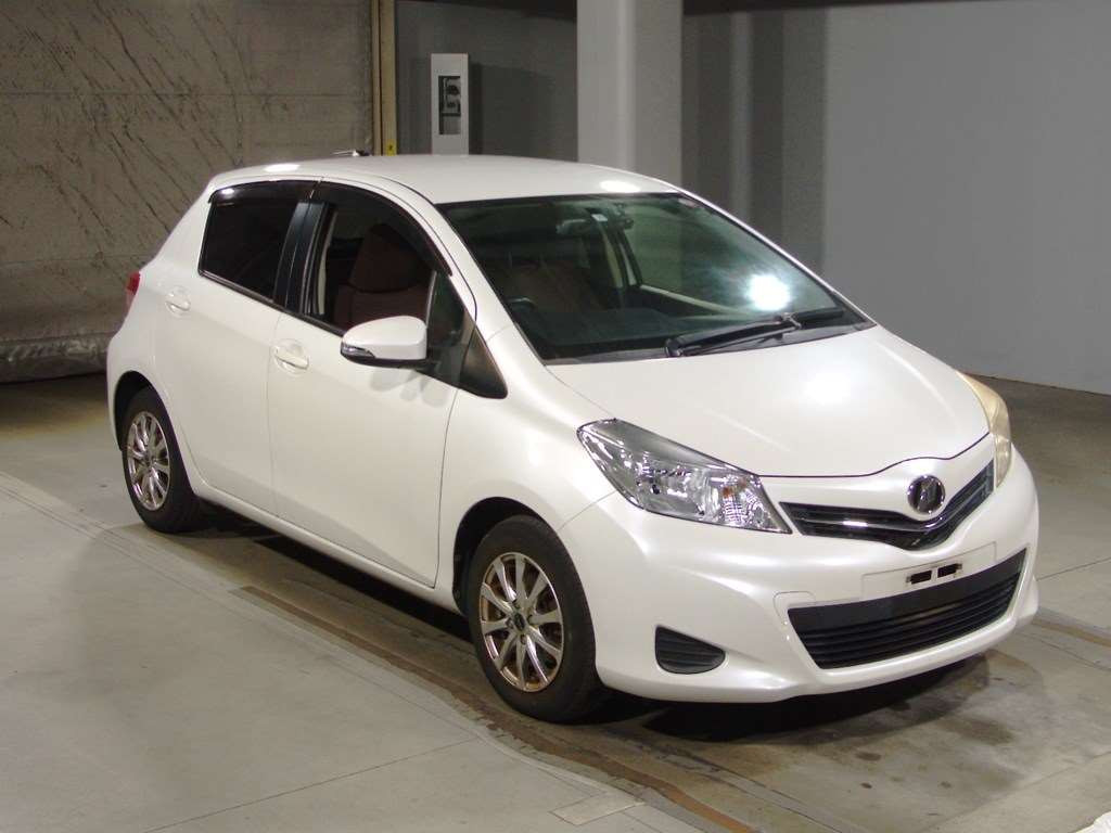 2011 Toyota Vitz NSP130[2]