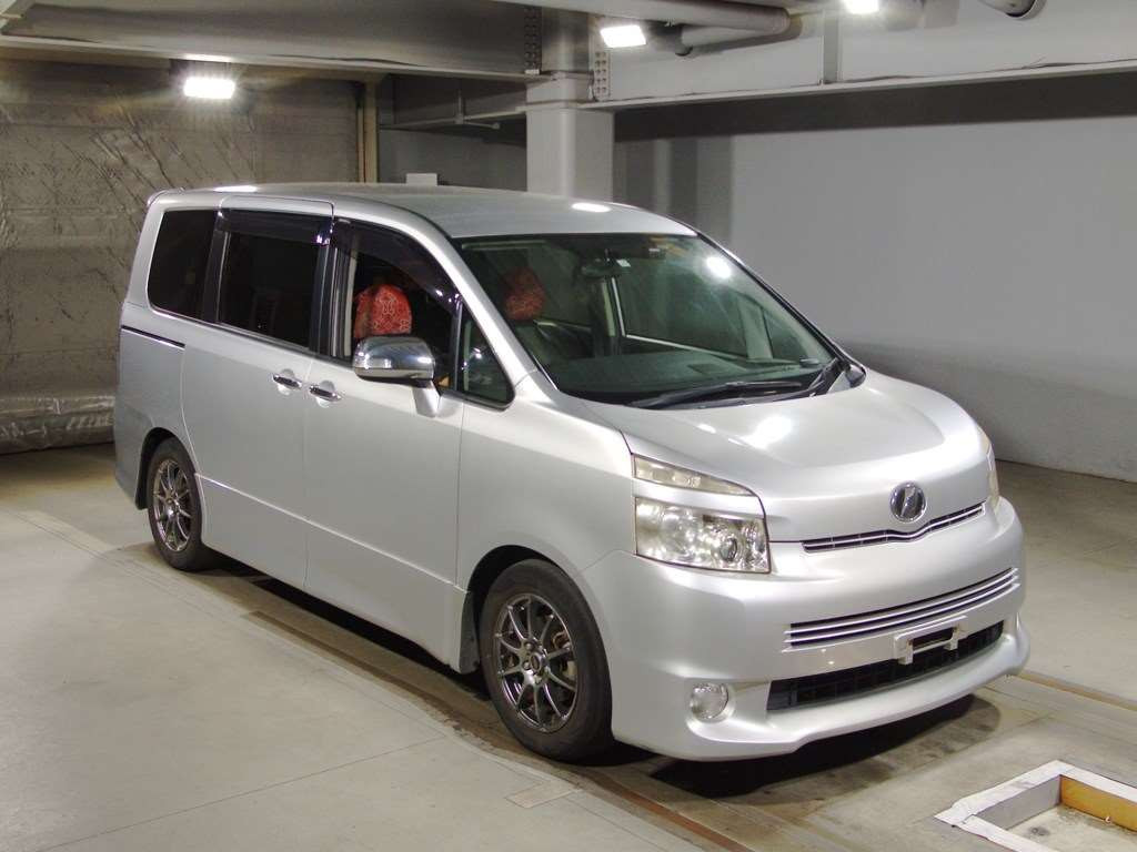 2009 Toyota Voxy ZRR70W[2]