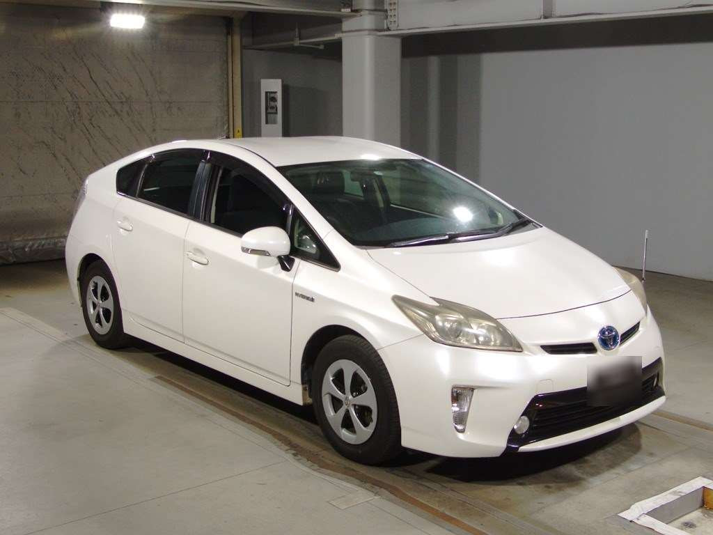 2013 Toyota Prius ZVW30[2]