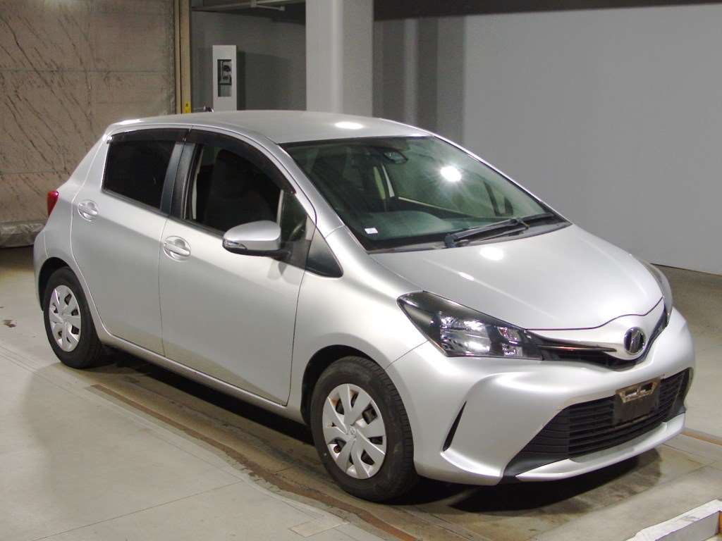 2015 Toyota Vitz NSP130[2]