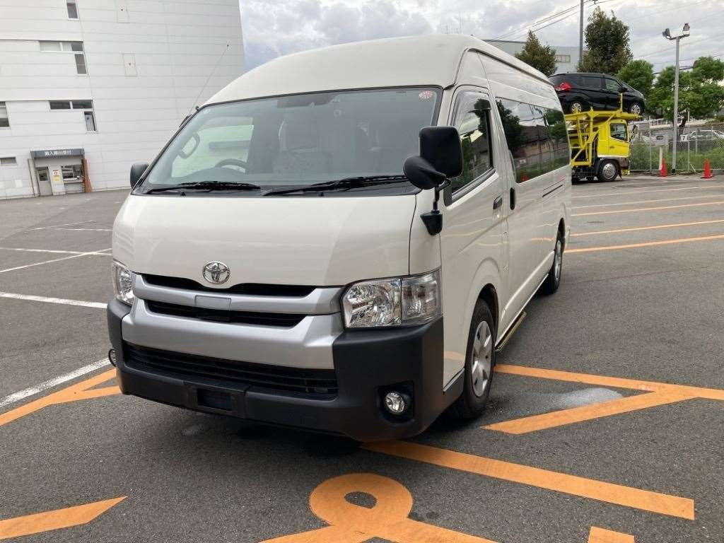 2018 Toyota Hiace Commuter GDH223B[0]