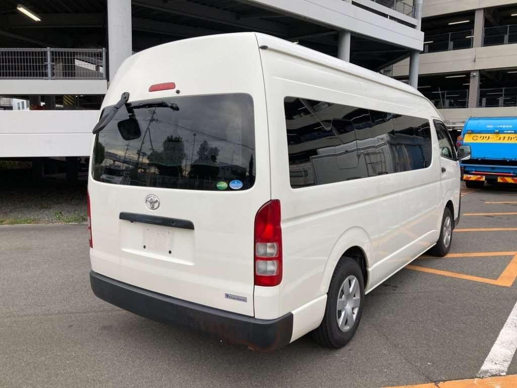 2018 Toyota Hiace Commuter GDH223B[1]