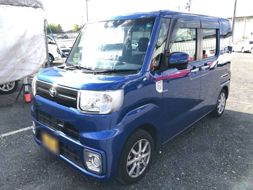 2017 Toyota Pixis Mega LA700A[0]