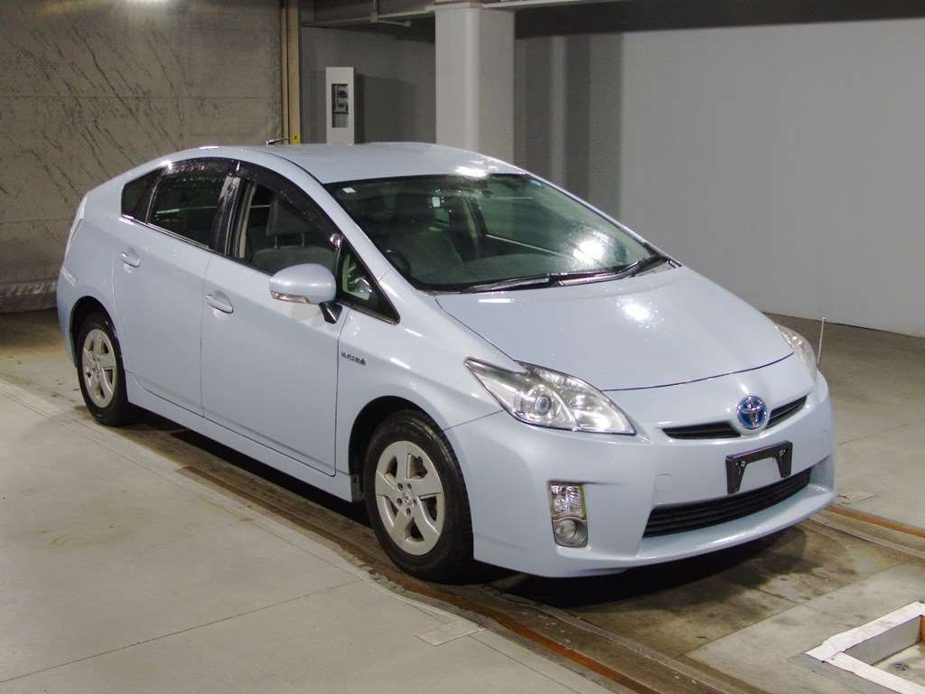 2011 Toyota Prius ZVW30[2]