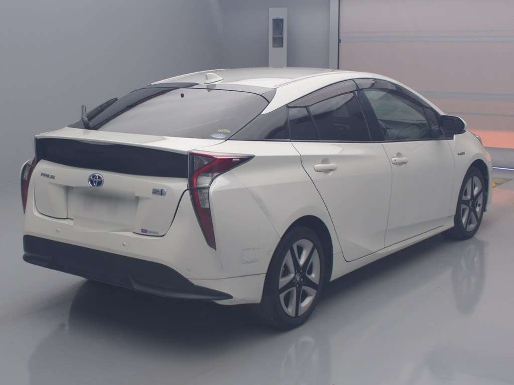 2016 Toyota Prius ZVW51[1]